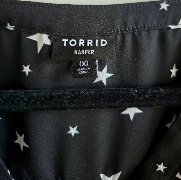 Torrid 00 Harper 3/4 Sleeve Pullover Blouse, Black with White Star Print, EUC - Picture 2 of 7